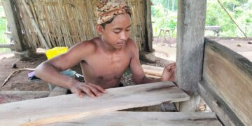 Mang Adi, Si Penyadap Tuak, Menghadapi Musim yang Tak Pasti —Cerita Kecil dari Desa Sambirenteng