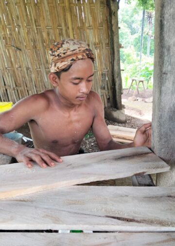 Mang Adi, Si Penyadap Tuak, Menghadapi Musim yang Tak Pasti —Cerita Kecil dari Desa Sambirenteng