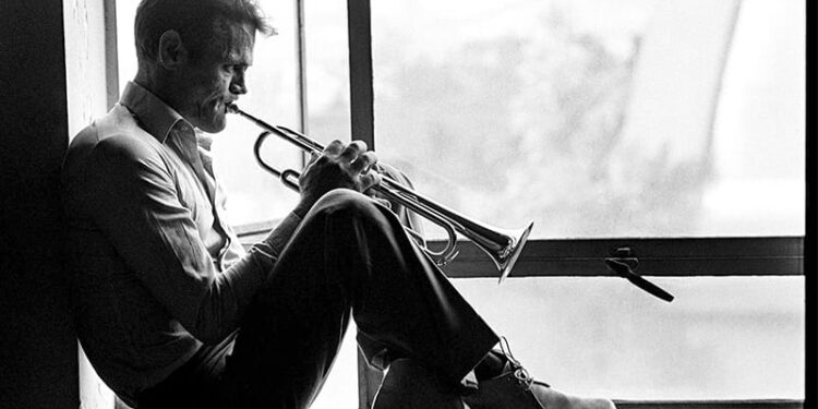 ‘Chet Baker’: Keindahan yang Diekstraksi dari Rasa Sakit