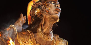 Retakan, Api, dan Cara Melihat Diri Sendiri — Membaca Ogoh-ogoh ‘Sapa Warang’ Karya Marmar Herayukti