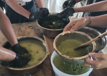 Serunya Belajar Ngulet Daluman di Pasar Intaran