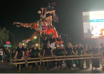 Kisah Perjalanan Mendebarkan Menjemput Kekasih dari Sukawati ke Kota Gianyar untuk Menonton Ogoh-ogoh pada Malam Pengrupukan di Taman Kota Gianyar