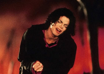 ‘Earth Song’ di Tengah Deru Mesiu