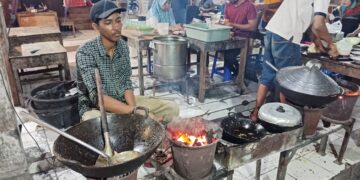 Menikmati Sate Klatak, Menikmati Malam di Pasar Wonokromo Bantul