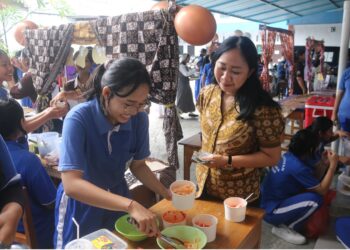 Stan Kreatif dan Gelar Karya Jadi Cara Siswa SMK Kesehatan Bali Medika Denpasar Memaknai Hari Kartini