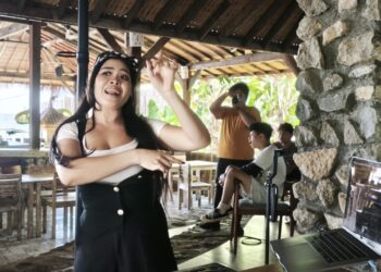 Nge’DJ dengan Dadong Dauh, Siapa Takut?