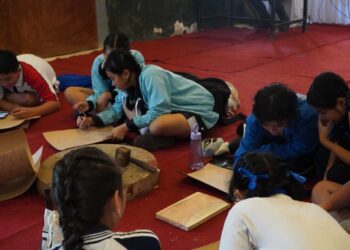 Saat Wayang Tak Lagi Membosankan —Cerita Pelajar pada Workshop Wayang Kulit dan Wayang Kaca di Festival Wayang Bali Utara 2026