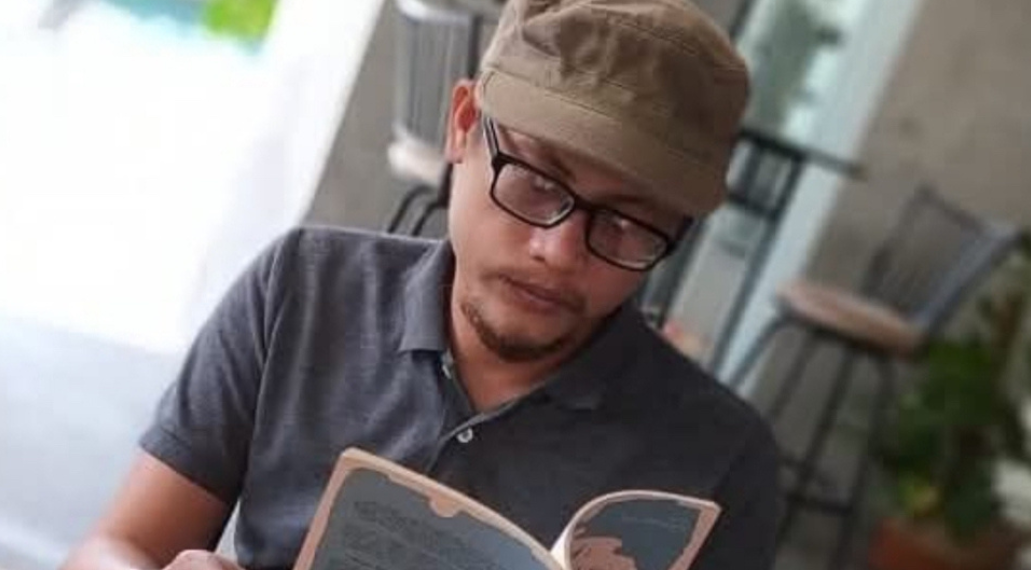 Ayah Menularkan Kebiasaan Membaca