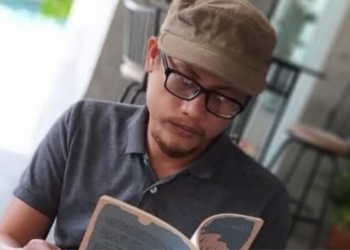 Ayah Menularkan Kebiasaan Membaca