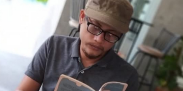 Ayah Menularkan Kebiasaan Membaca