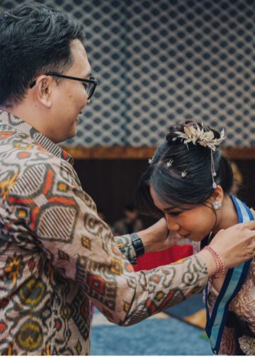 Mawar dan Air Mata Haru di Pelepasan Angkatan Ke-15 SMK Kesehatan Bali Medika Denpasar