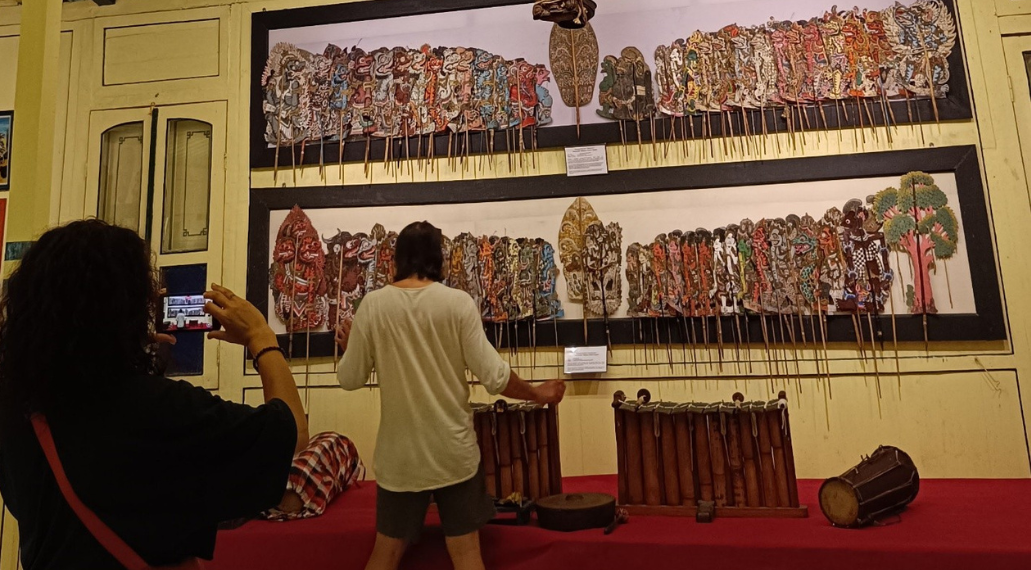 Mereka Menunggu di Setia Darma 