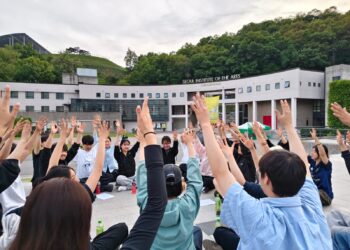 Dilatih Prof. Dibia, Mahasiswa Korea Siap Pentaskan Kecak di Pesta Kesenian Bali 2026