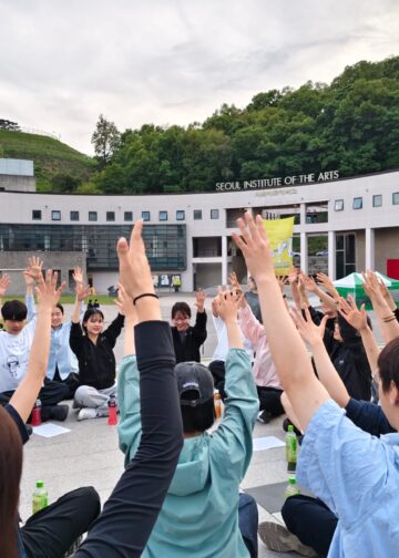 Dilatih Prof. Dibia, Mahasiswa Korea Siap Pentaskan Kecak di Pesta Kesenian Bali 2026
