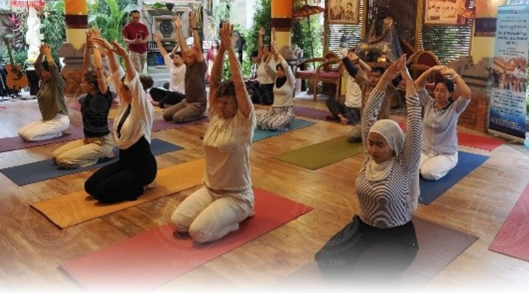 Dari Perayaan Hari Yoga Sedunia di Anand Ashram Ubud: Dari Kedamaian Diri Menuju Harmoni Dunia