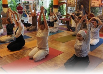 Dari Perayaan Hari Yoga Sedunia di Anand Ashram Ubud: Dari Kedamaian Diri Menuju Harmoni Dunia