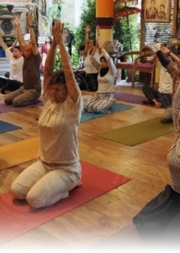 Dari Perayaan Hari Yoga Sedunia di Anand Ashram Ubud: Dari Kedamaian Diri Menuju Harmoni Dunia