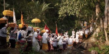 KEDAULATAN HIJAU DI TANGAN RAKYAT: Konservasi Berbasis Komunitas, Jalankah?