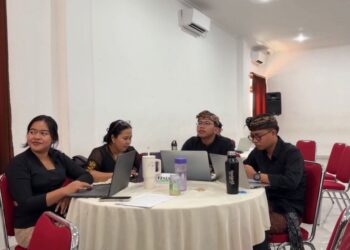 Catatan dari SMA Negeri 2 Kuta Utara: Guru Membaca Buku