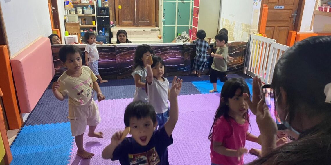 OSIS dan MPK SMK Kesehatan Bali Medika Denpasar Gelar Bakti Sosial di Yayasan Bali Baby Home dan Yayasan Sayangi Bali
