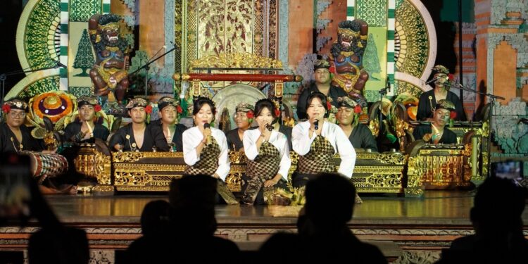 ‘Ruwating Bumi’ —Tradisi Perang Gandu yang Menjelma Komposisi Semar Pegulingan