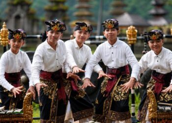 Menjemput Cahaya Ilmu —Prestasi Guru dan Murid SMPN 2 Banjar dalam Ajang Nyalanesia, FLS3N, dan Berbagi Praktik Baik
