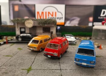Mengagumi Mobil Mini