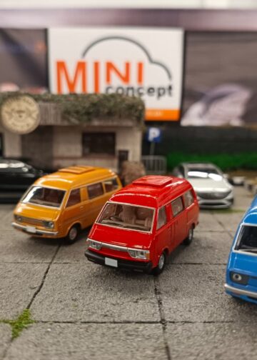 Mengagumi Mobil Mini