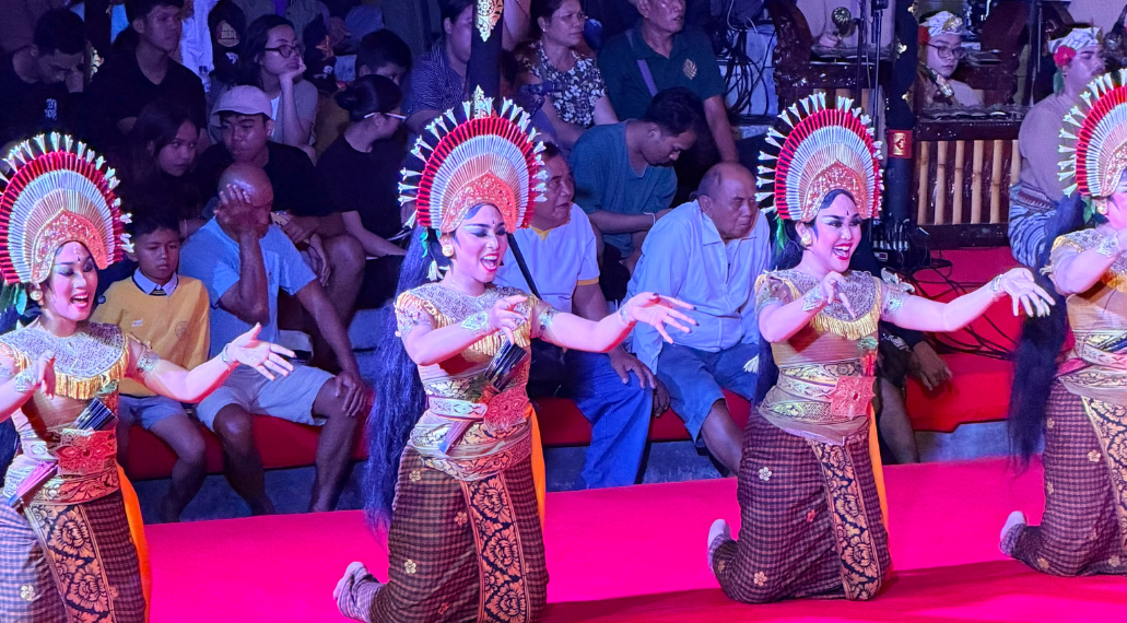 Tembang Propaganda dan Atraksi Silat yang Memberi Warna pada Liuk Janger Kerobokan di Pesta Kesenian Bali 2026 —Sebuah Catatan