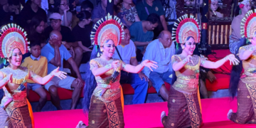Tembang Propaganda dan Atraksi Silat yang Memberi Warna pada Liuk Janger Kerobokan di Pesta Kesenian Bali 2026 —Sebuah Catatan