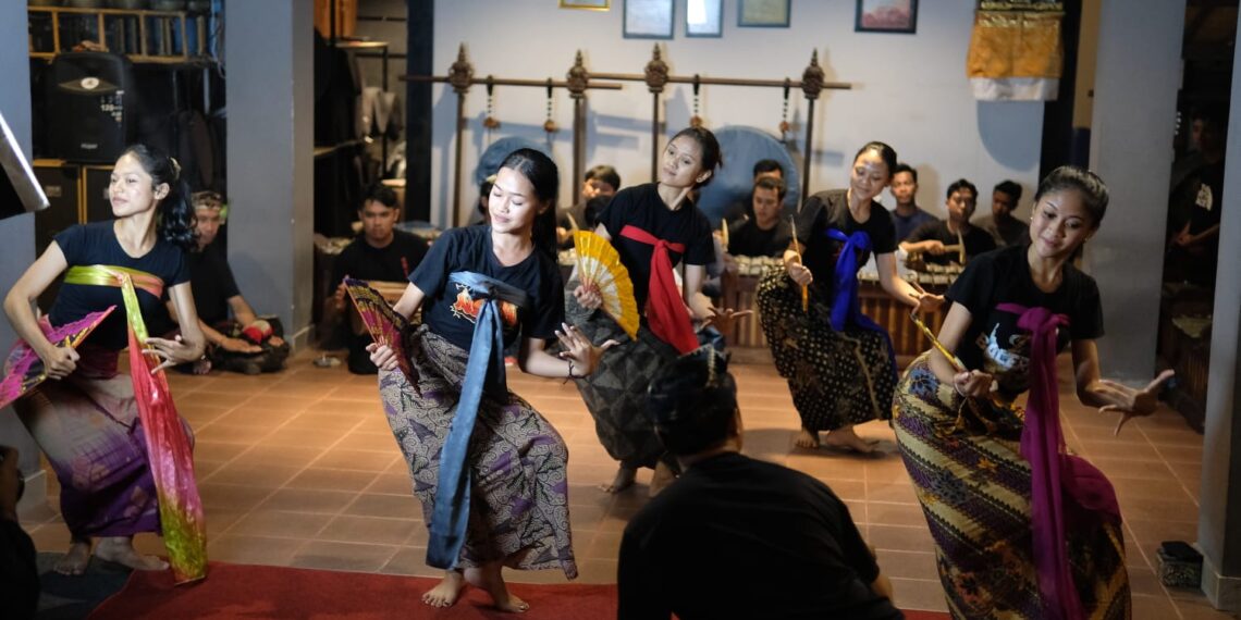 Sanggar Gamelan Suling Gita Semara, Duta Palegongan Klasik Gianyar, Siapkan Rekonstruksi Kesenian Era 1970-an di Pesta Kesenian Bali 2026