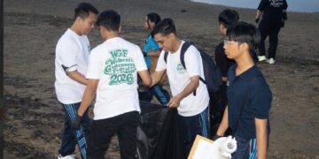 Beach Cleaning di Pantai Mertasari, Aksi Peduli Lingkungan Mahasiswa Fakultas Vokasi IPB Internasional