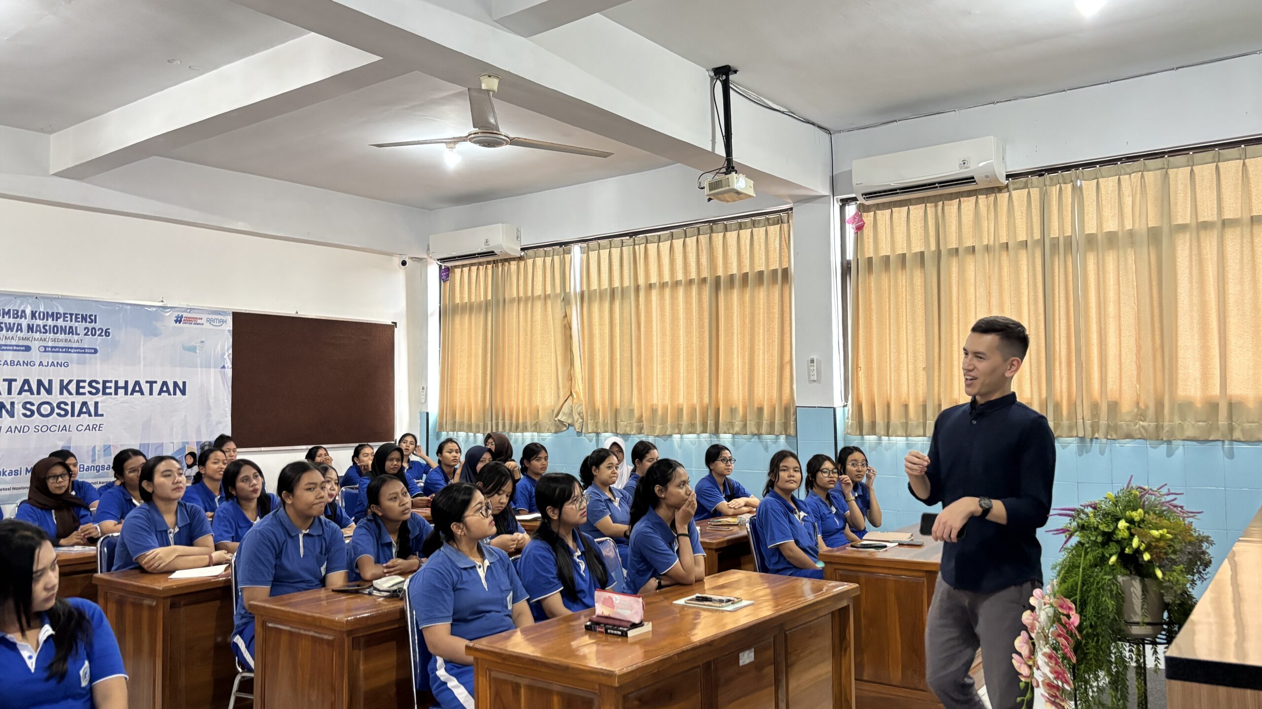 Aaron’s English Bangun Kepercayaan Diri Murid Kesbam Berkomunikasi dalam Bahasa Inggris