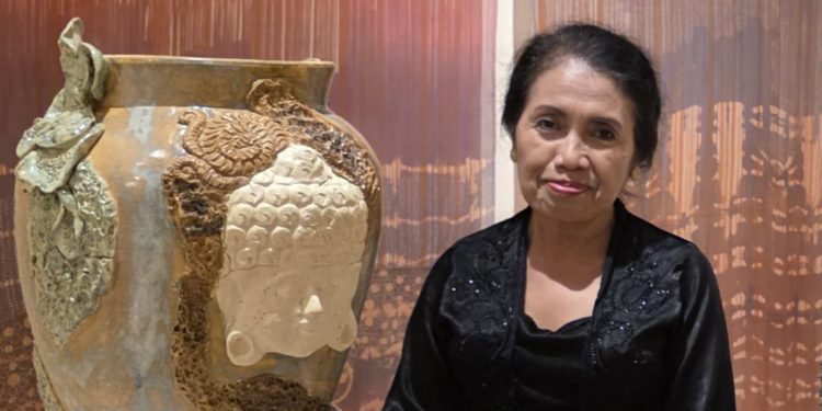 Semesta di Dalam Tanah Liat: Membaca Karya-Karya Keramik Dr. Dra. Ni Made Rai Sunarini, M.Si.