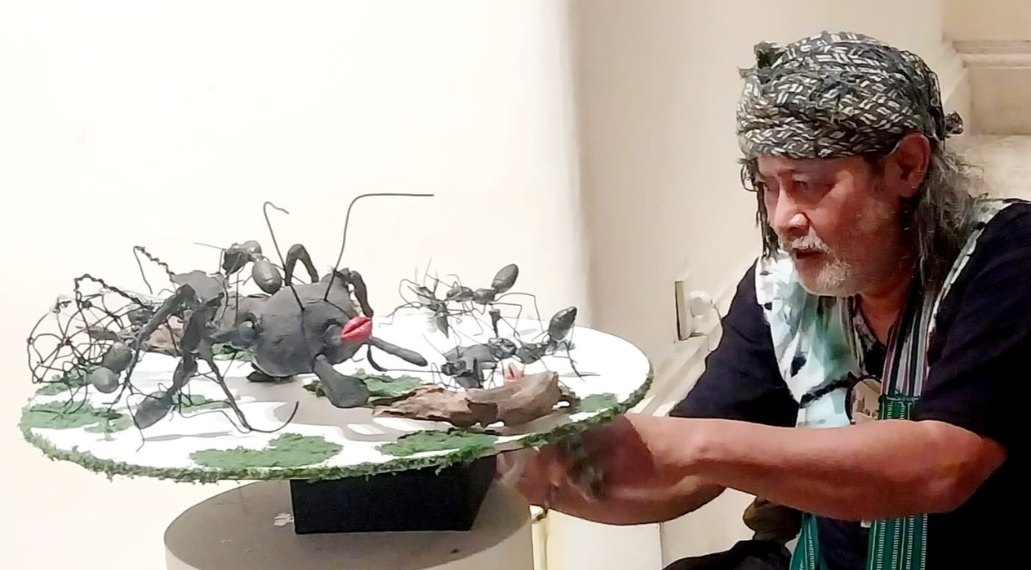 Ketika Semut Membangun Seorang Ratu—Membaca “Memayu Hayuning Bawana: Build the Queen” karya Dyan Brew