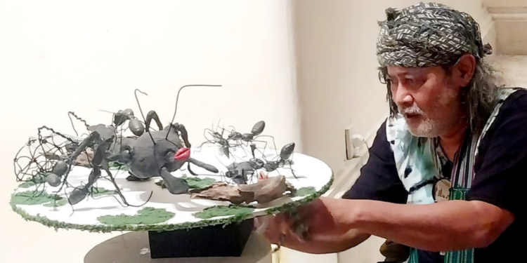 Ketika Semut Membangun Seorang Ratu—Membaca “Memayu Hayuning Bawana: Build the Queen” karya Dyan Brew