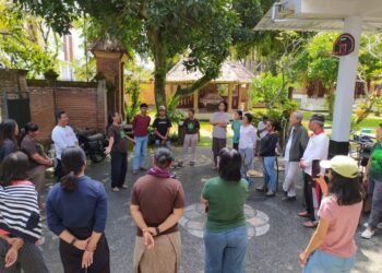 Belajar Mendengarkan Bumi: Refleksi dari Workshop Biodinamik di Griya Yangloni, Gianyar