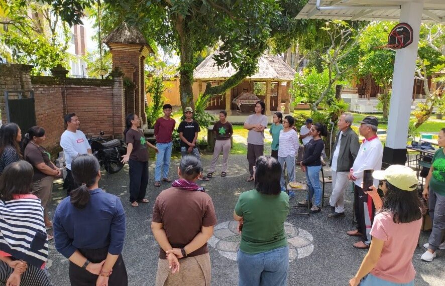 Belajar Mendengarkan Bumi: Refleksi dari Workshop Biodinamik di Griya Yangloni, Gianyar