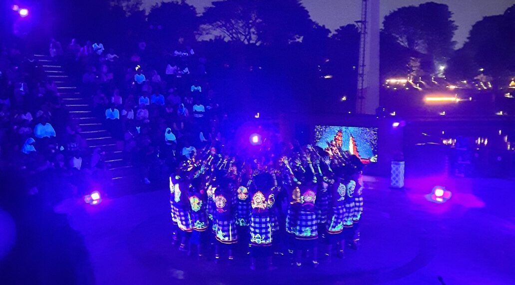 ‘The Mystical Kecak Dance Glow in The Dark’ di TMII —Cahaya Menghidupkan Hanoman Duta