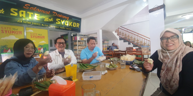 Mencari Rasa di Ranah Minang: Negeri yang Berbicara Lewat Masakan
