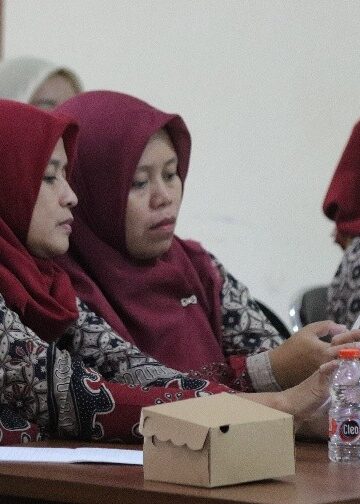 Kader Dilatih Manfaatkan Ekosistem Google untuk Sistem Pelaporan Digital Kesehatan Balita dan Lansia