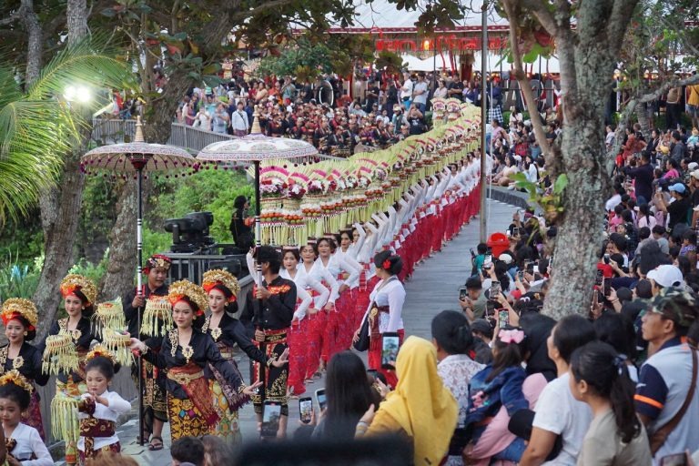 Tanah Lot Art & Food Festival 2026, Merayakan Tradisi dari Gebogan hingga Kuliner Tabanan