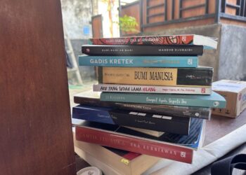Apakah Buku Fisik Masih Asik?