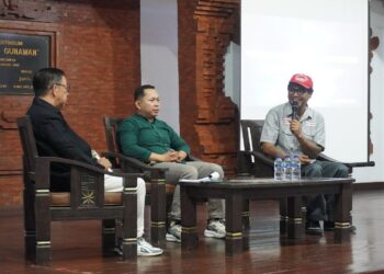 “Jeg Gas Saja Dulu”: Ketika Gus Tolet Mengajak Calon Wisudawan UPMI Bali untuk Berani Melangkah