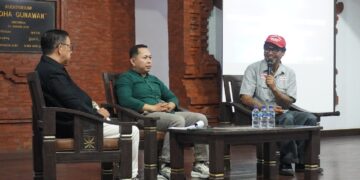 “Jeg Gas Saja Dulu”: Ketika Gus Tolet Mengajak Calon Wisudawan UPMI Bali untuk Berani Melangkah