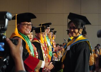 UPMI Bali Lepas 237 Wisudawan, Rektor Ingatkan Gelar Bukan Sekadar untuk Dipajang