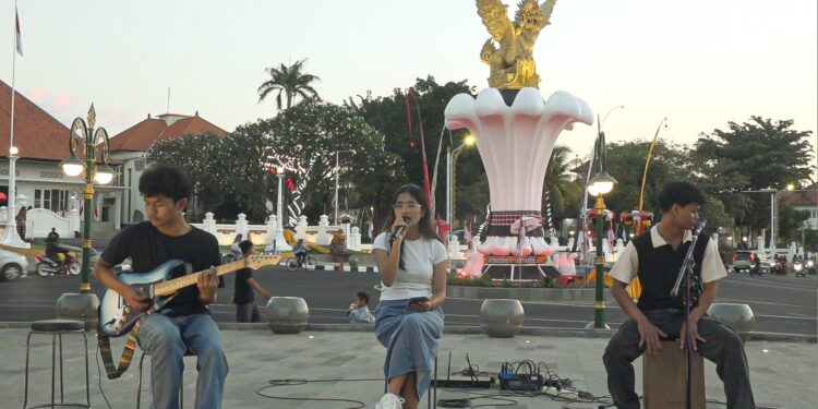 Cara Anak Muda Menikmati Spirit Masa Lalu di Praja Mandala Singa Ambara Raja; Dari “Suara Senja” ke “Buleleng Festival”