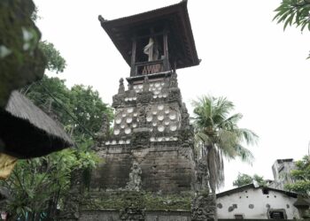 Kondisi Situs Cagar Budaya Bale Kulkul Puri Pemecutan, Tak Terawat, Ditumbuhi Rumput dan Semak Belukar