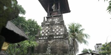 Kondisi Situs Cagar Budaya Bale Kulkul Puri Pemecutan, Tak Terawat, Ditumbuhi Rumput dan Semak Belukar