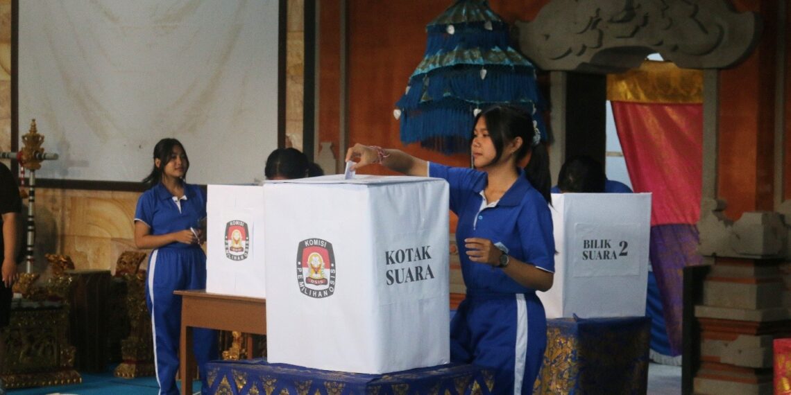 Pesta Demokrasi di SMKS Kesehatan Bali Medika: Dihari Purnama dan Hanin Azzahra Siap Pimpin OSIS Kesbam